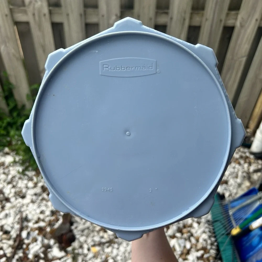 Vintage Rubbermaid Waste Basket light blue Basket Weave Trash Can 2945 Octagon